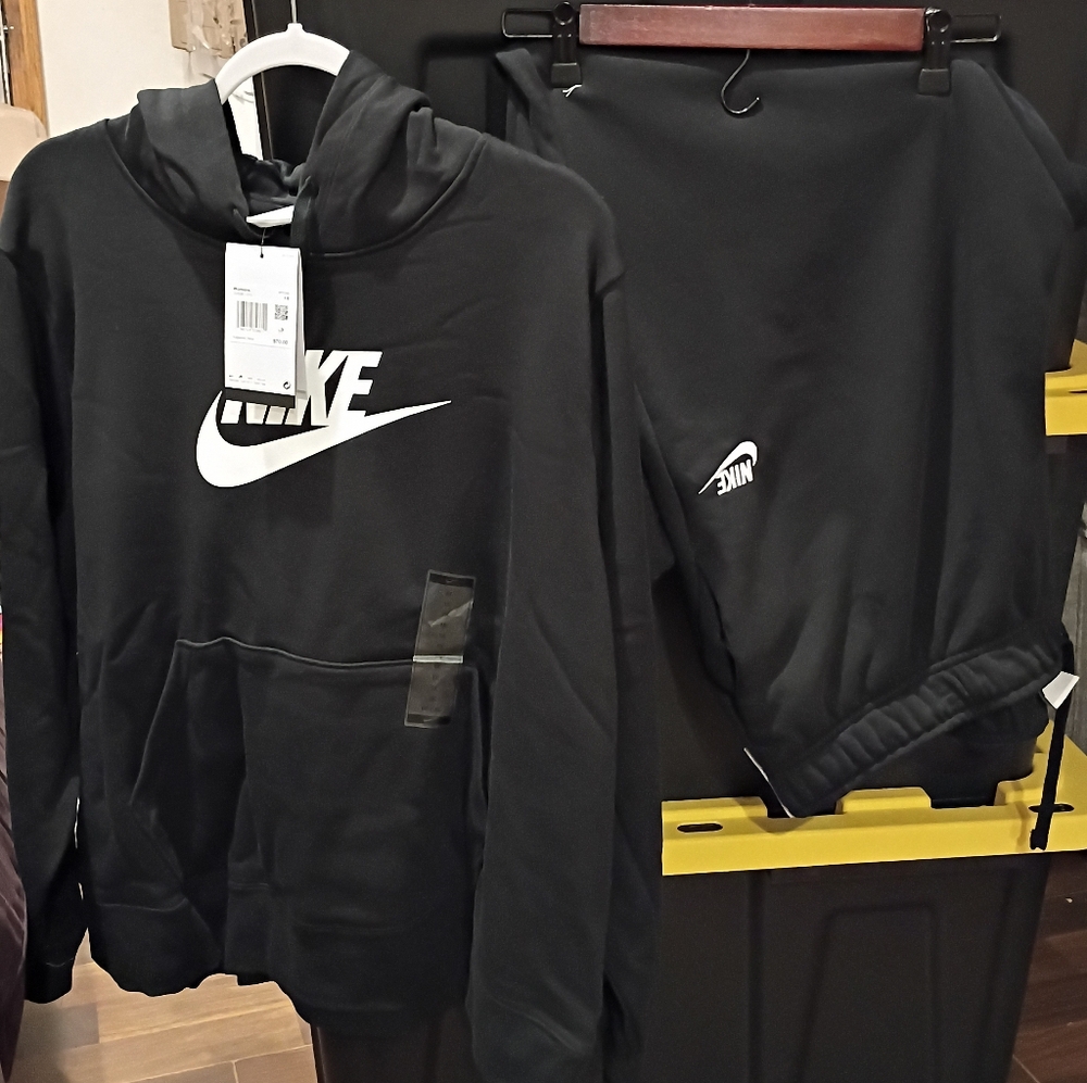 1X Women's Nike Black Hoodie and Joggers Set